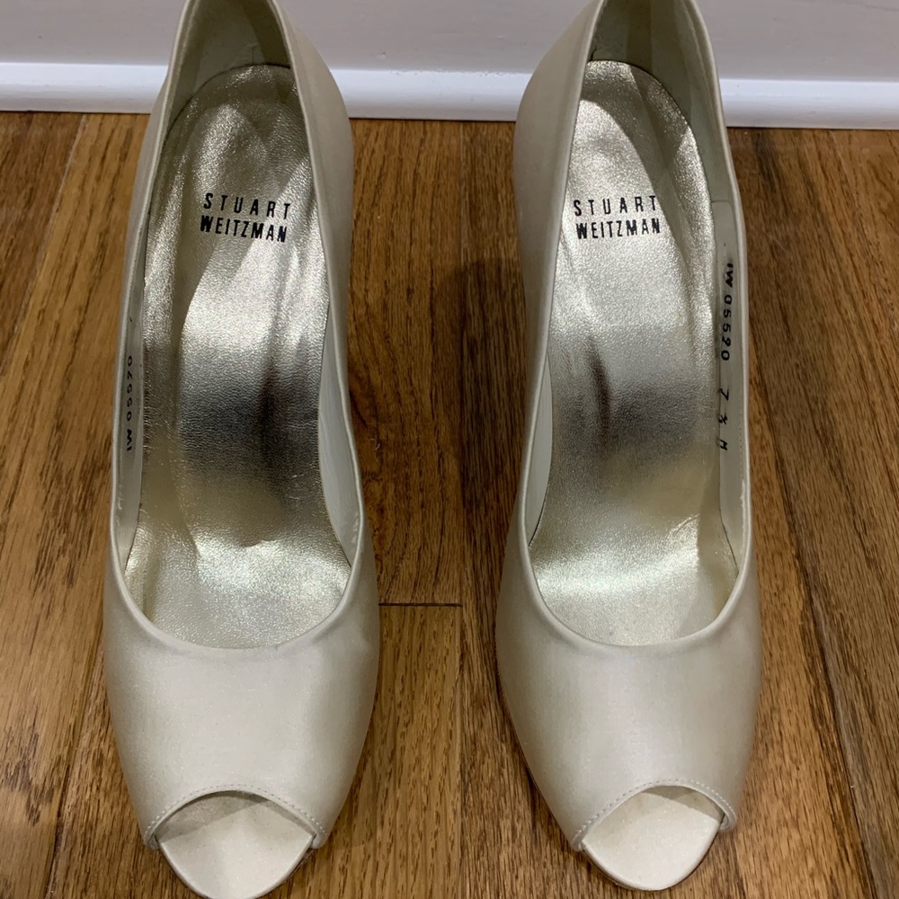 Stuart Weitzman 7.5 peep-toe heals